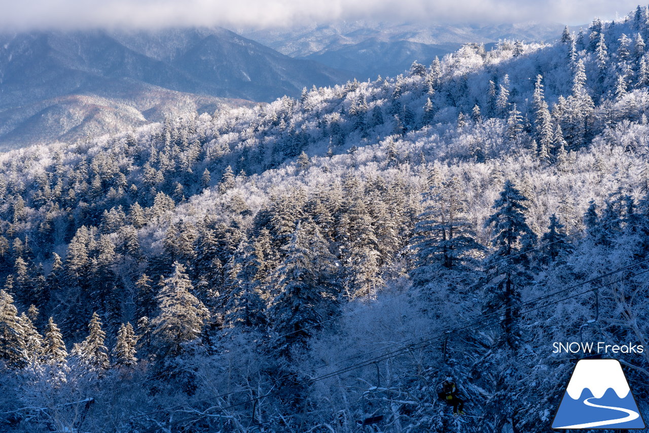 大雪山層雲峡・黒岳ロープウェイスキー場｜雪質も、景色も。やはり黒岳は別格。パウダースノーが舞う、北海道最高所にあるスキー場が営業開始！
